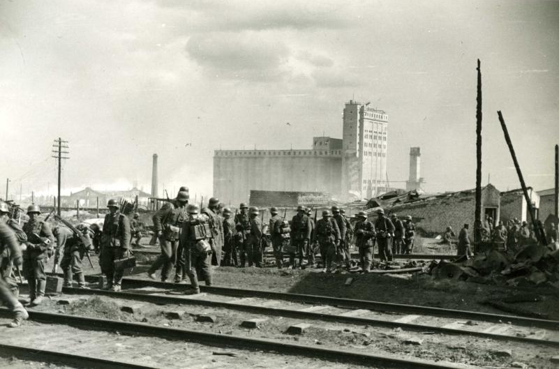 German soldiers near the Stalingrad grain elevator, 1942.